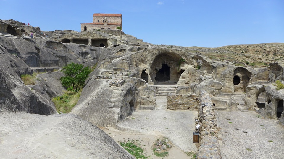 Уплисцихе - gрекрасный древний пещерный город, высеченный в скалах