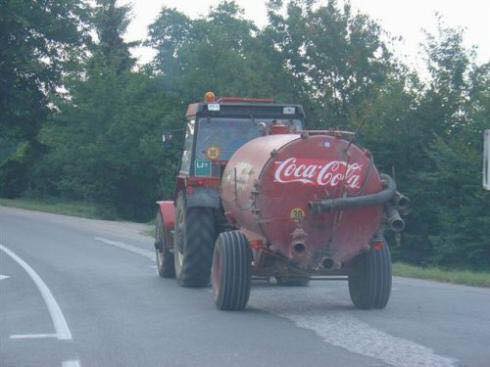 Кока кола и трактор