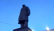 Video thumbnail for Возня вокруг памятника Ленину в Славянске