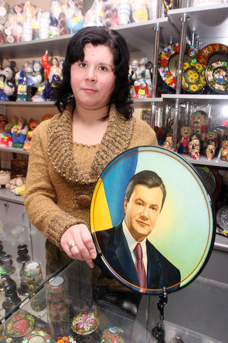 Янукович на блюде